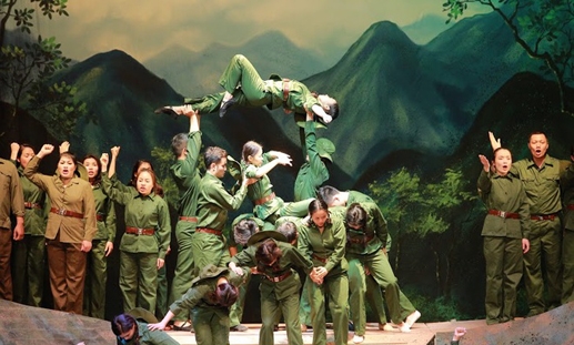Opera Daun Merah-Kombinasi yang harmonis antara musik akademik dan musik tradisional
