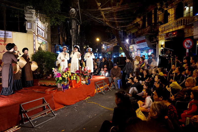 Musik tradisional yang hidup-hidup di tengah-tengah sektor kota kuno Hanoi