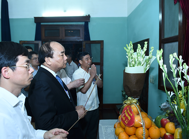 Prime Minister commemorates late President Ho Chi Minh