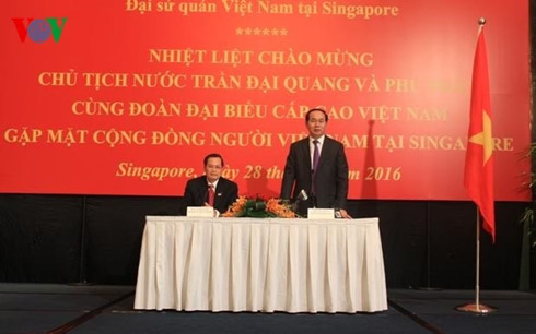 President visits Vietnamese Embassy in Singapore