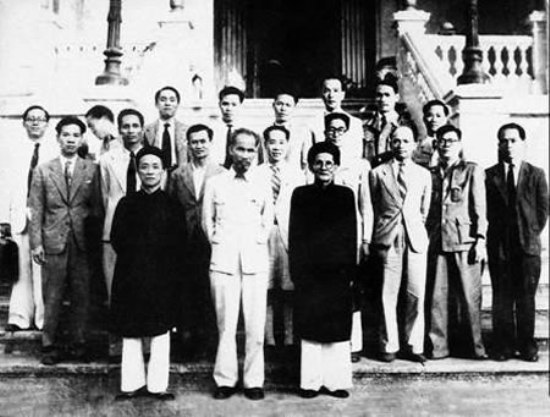 Symposium pays tribute to acting President Huynh Thuc Khang