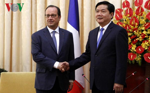 France-Vietnam Business Forum opens during President Hollande’s visit