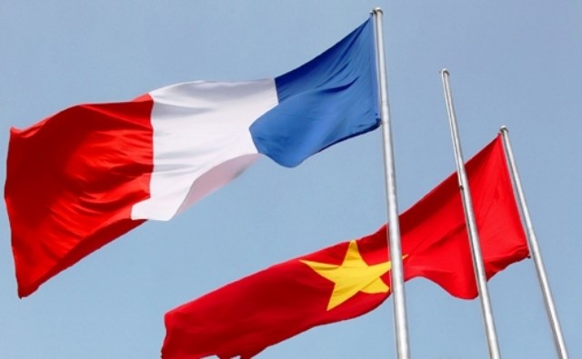 Presidente francés inicia visita en Vietnam