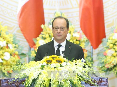 Presidente de Francia visita Ciudad Ho Chi Minh