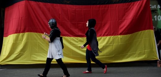 German Chancellor calls on EU nations not to refuse Muslim migrants