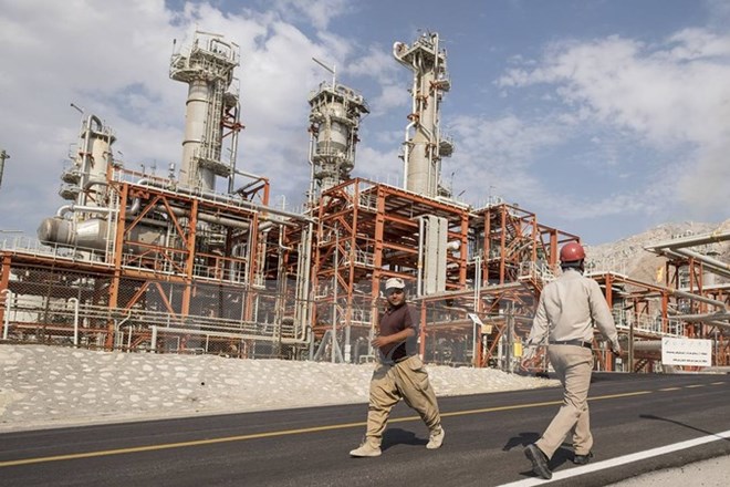 Iran, Russia sign 1 billion USD contract to build offshore drilling rigs