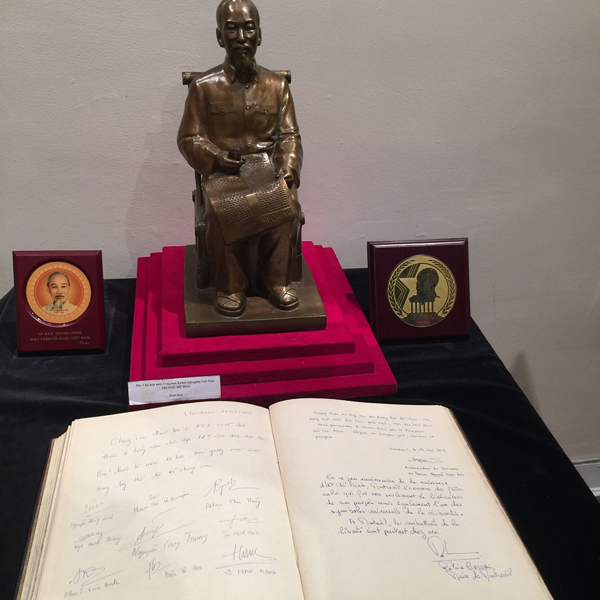 รอยเท้าประธานโฮจิมินห์ที่ฝรั่งเศส