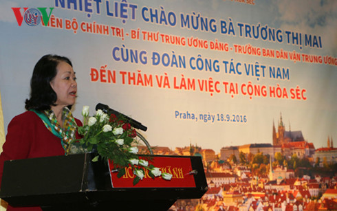 Trưởng Ban dân vận Trung ương khuyến khích thúc đẩy công tác cộng đồng tại Cộng hòa Czech