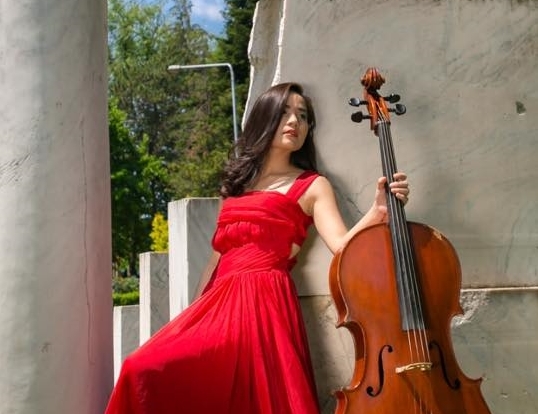 Tiếng đàn violoncelle của nghệ sĩ Hoài Xuân, nghiên cứu sinh Việt Nam tại Rumani