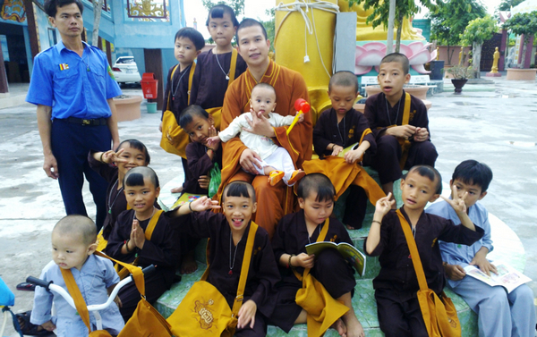 ชายคาอันอบอุ่นของเด็กกำพร้า