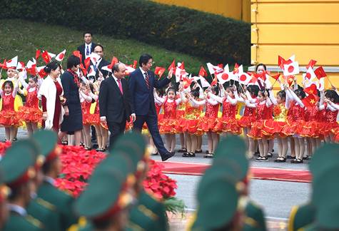 Japanese PM wraps up Vietnam visit