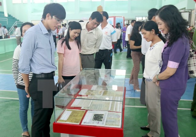 Documents on Hoang Sa, Truong Sa on display in Dak Nong