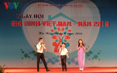 2016 Vietnam family festival day opens