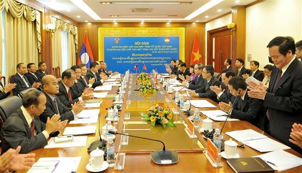 Vietnam, Laos strengthen front cooperation