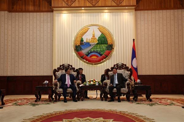 A high-ranking Party delegation visits Laos