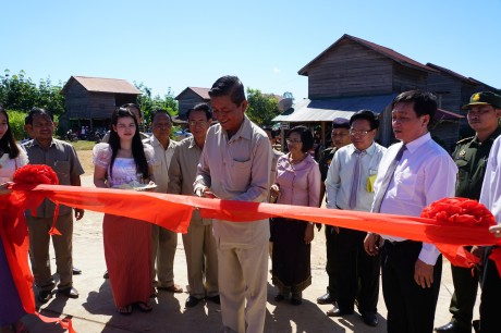 Vietnam Rubber Group contributes to Cambodia’s social security