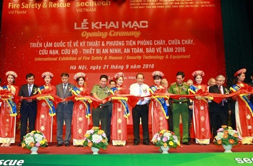 Int’l exhibition on fire safety equipment opens in Hanoi