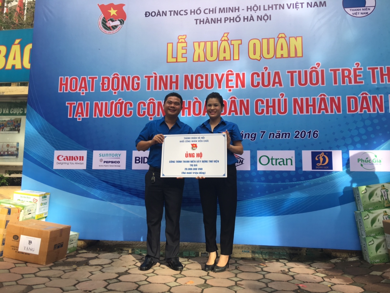 ໄວໜຸ່ມນະຄອນຫລວງຈັດການເຄື່ອນໄຫວອາສາສະໝັກຢູ່ວຽງຈັນລາວ
