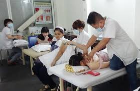 ສະໂມສອນປິ່ນປົວພະຍາດດ້ວຍການກະທົບໃສ່ກະດູກສັນຫຼັງ