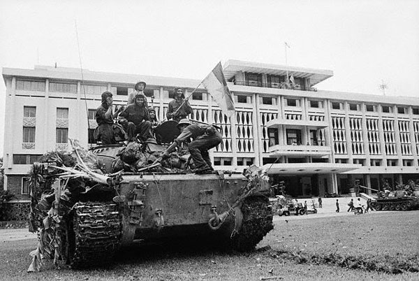 Chuyện đời thường - Người cắm cờ trên Dinh Độc Lập - ảnh 3