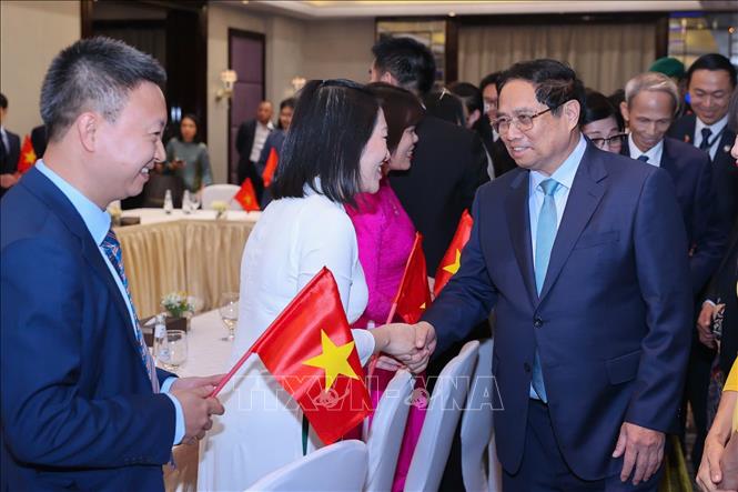 PM Meets Vietnamese Community In Saudi Arabia