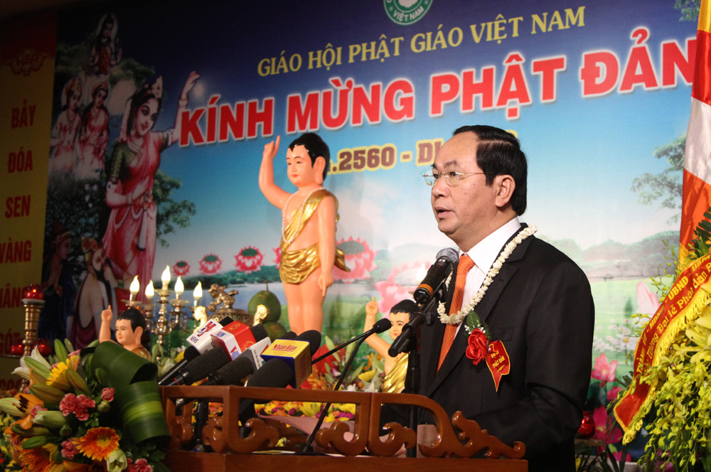 Presiden Vietnam Tran Dai Quang mengucapkan selamat kepada para bhiksu, bhiksuni, tokoh Budhdis danpara umat pada Hari Vesak 2560 .