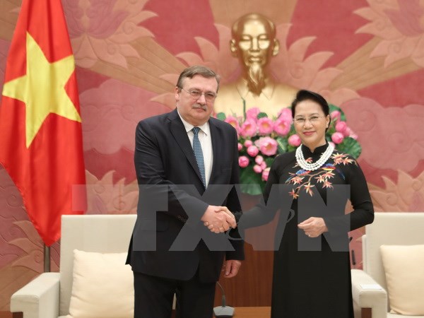 na chairwoman receives swedish, hungarian ambassadors hinh 1