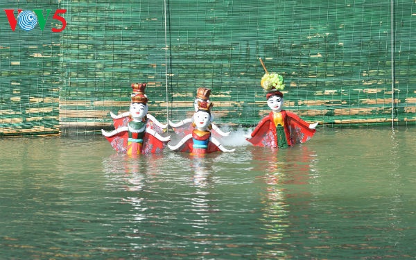 кукольныи театр на воде деревни даотхук hinh 1