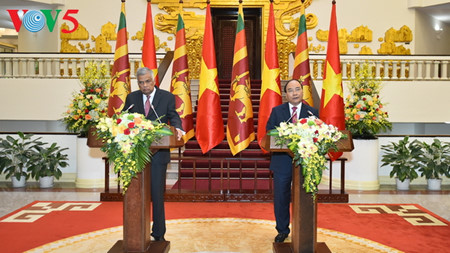 премьер шри-ланки с супругои завершил официальныи визит во вьетнам hinh 0