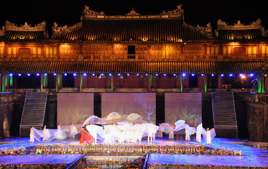ouverture du festival de hue 2012 : une soirée culturelle splendide hình 5 ouverture du festival de hue 2012 : une soiree culturelle splendide hinh 5