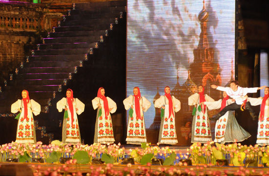 ouverture du festival de hue 2012 : une soirée culturelle splendide hình 11 ouverture du festival de hue 2012 : une soiree culturelle splendide hinh 11