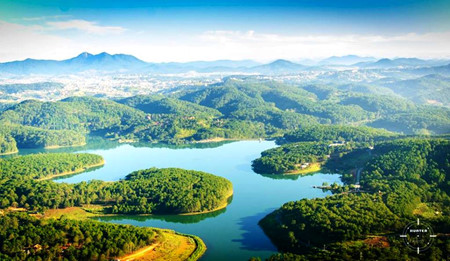 tuyen lam lake, da tien mountain in da lat hinh 2