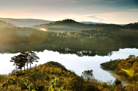 tuyen lam lake, da tien mountain in da lat hinh 0