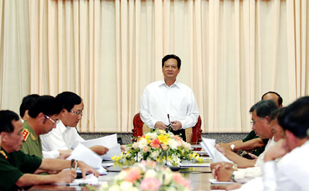 El premier Nguyen Tan Dung se reúne con funcionarios del Comité del Partido Comunista del Mando de la novena zona militar El premier Nguyen Tan Dung se reúne con funcionarios del Comité del Partido Comunista del Mando de la novena zona militar