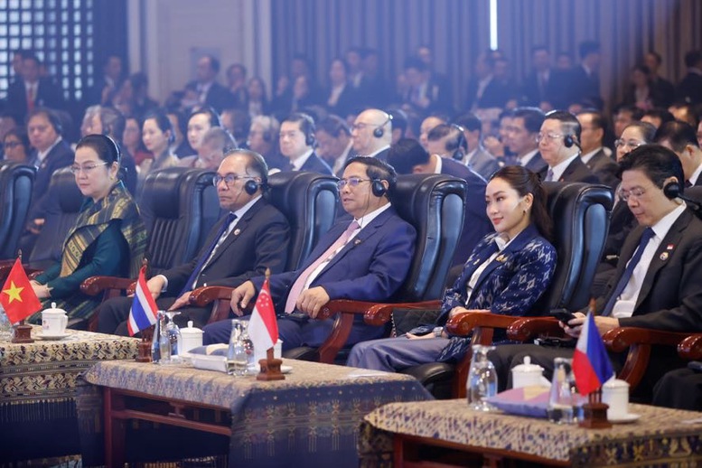 PM attends ASEAN Summit’s opening session