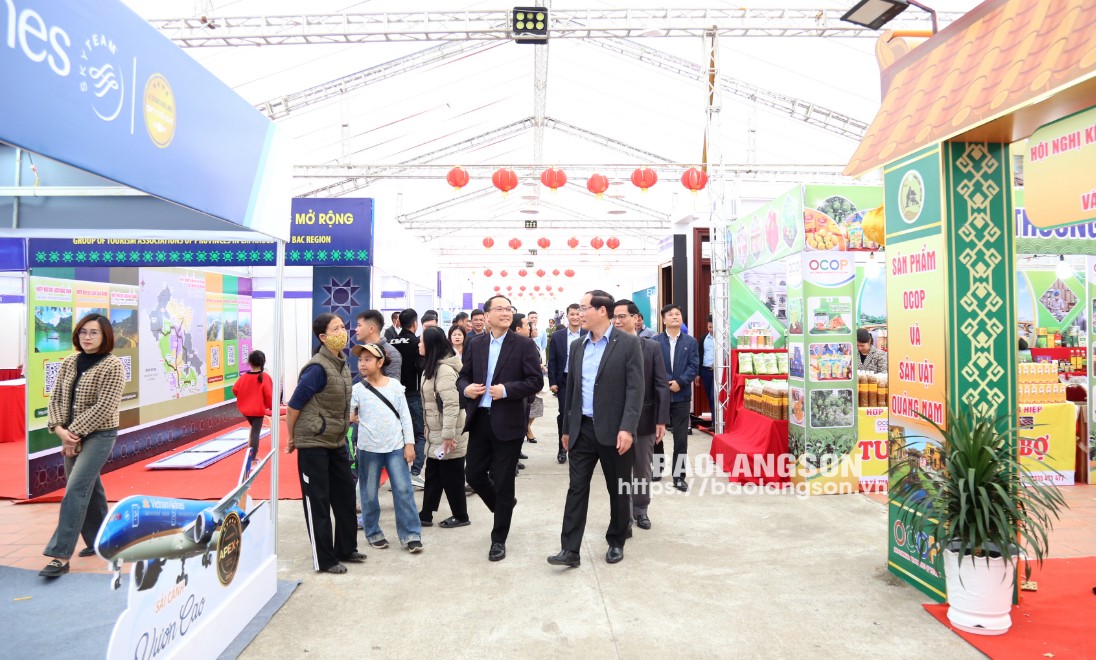 Vietnam, China opens trade and tourism fair in Lang Son